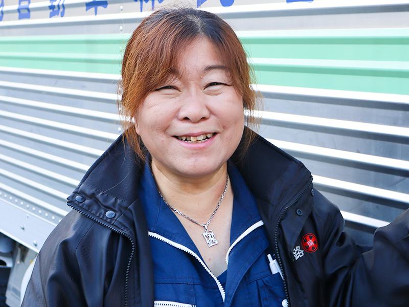 姫路合同貨物自動車株式会社採用サイトのインタビュー写真