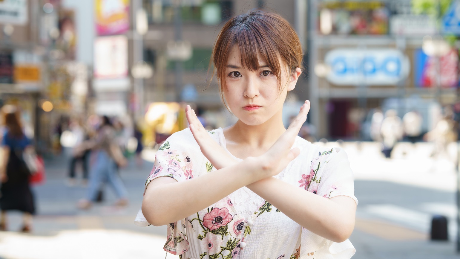 日雇い派遣は2012年の法改正で原則禁止され、違反時には行政処分の対象です。違反すると当然、企業の信用問題にも影響します。が、処分内容をくわしく把握している方は、意外と少ないのが実状です。というわけで本記事では、日雇い派遣の規定に違反したらどうなるのかはもちろん、罰則や例外、そのほか代替策についてもくわしく解説します。求人・採用に携わる方はぜひ、ご参照ください。
