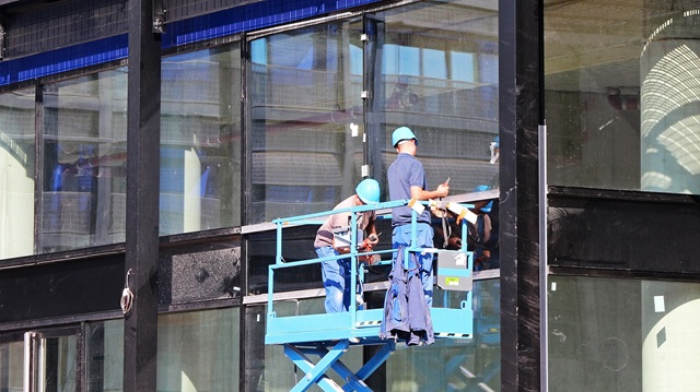 派遣社員にやらせてはいけない建設業務の様子