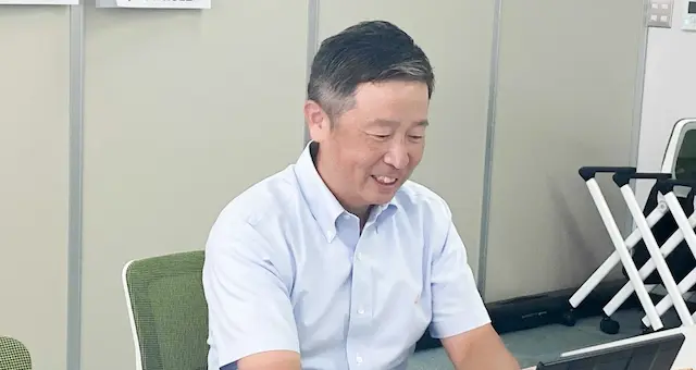 解決したいと考えていた課題について話す株式会社ログロール担当者様