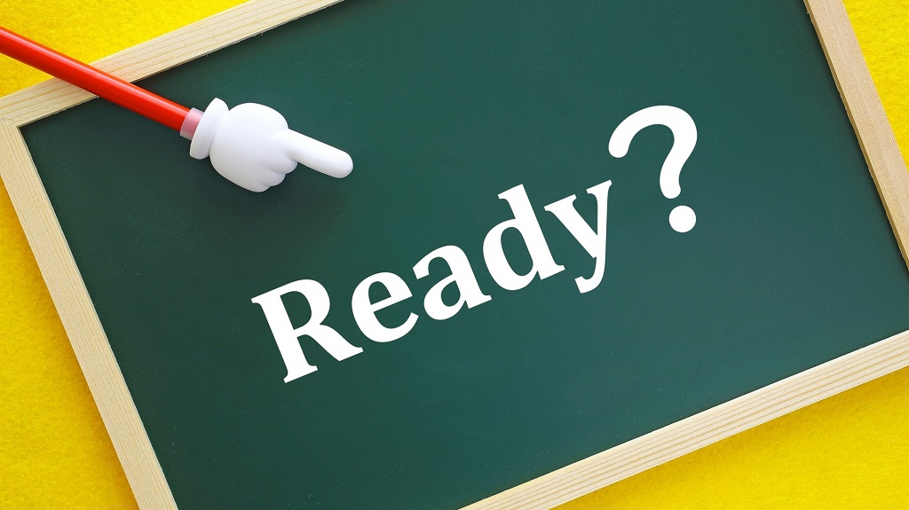 雇用契約書の作成を促すように”Ready？”と書かれた文字