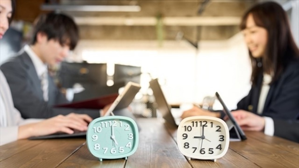 固定シフトを示唆する9時と5時