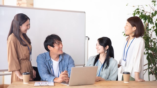 ハイブリッドワークがうまくいっている職場の様子