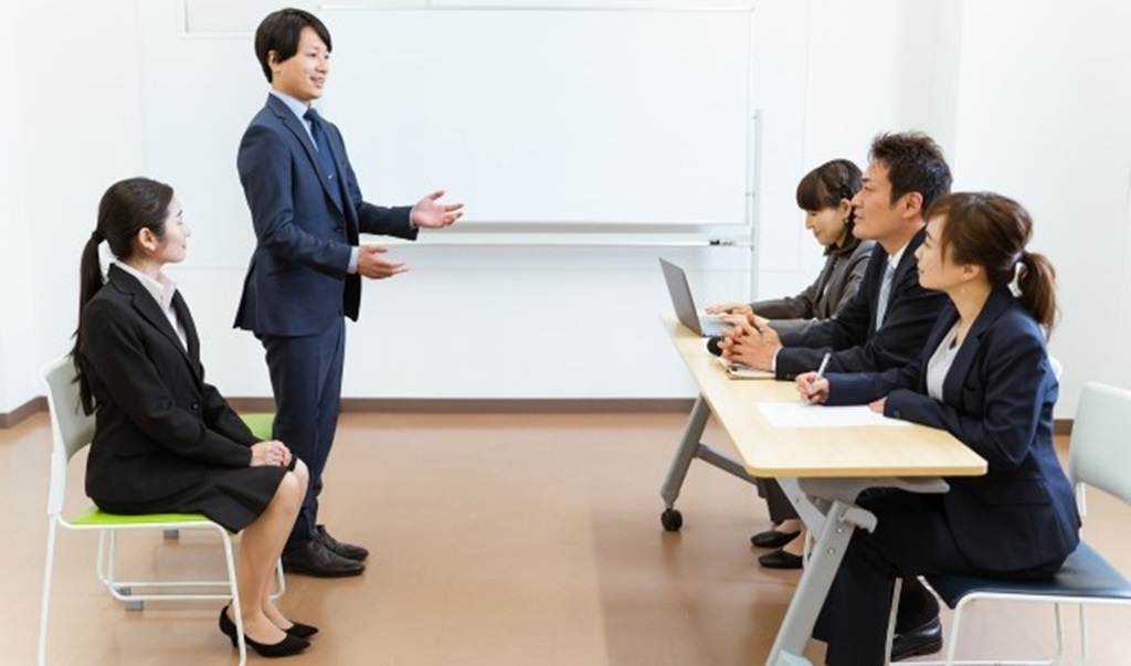 本来こうあるべき面接の様子