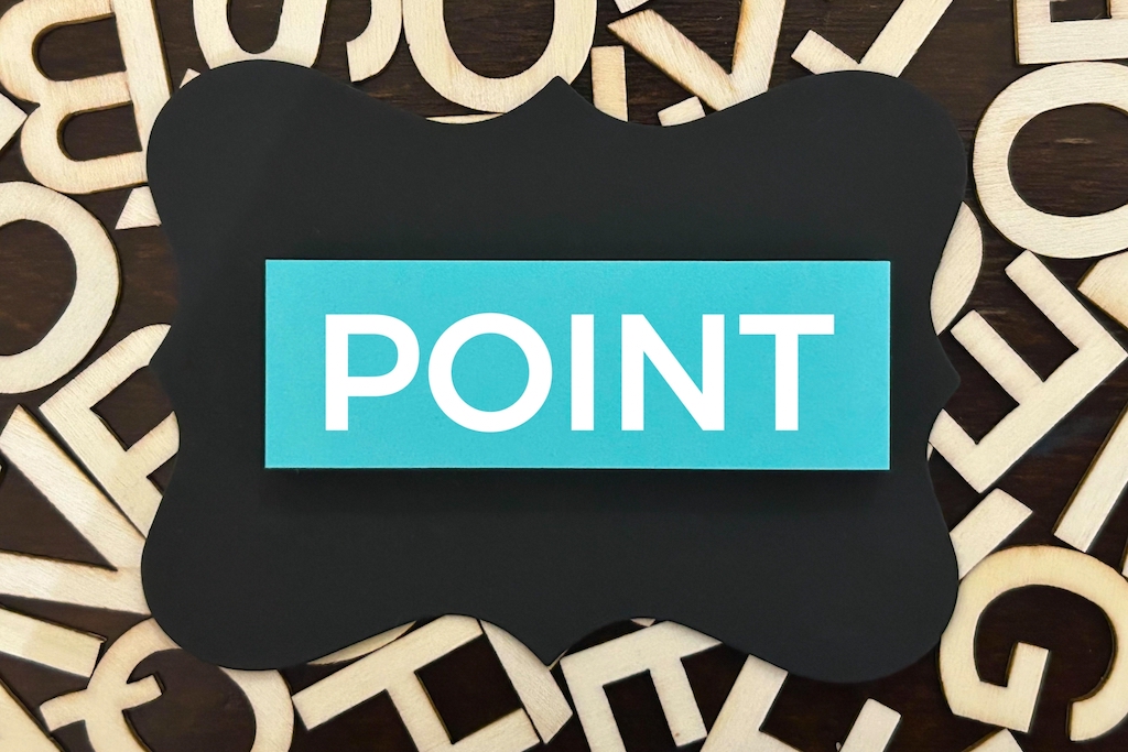 中心に描かれるPOINTの文字