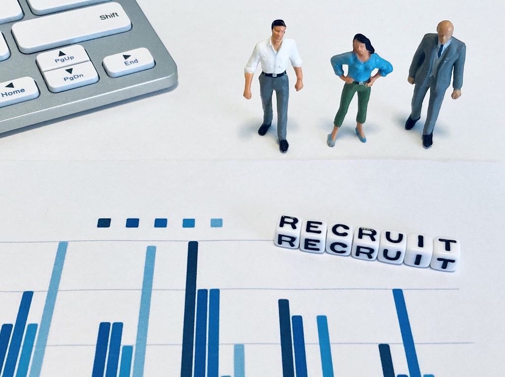 求人動向と企業の担当者たち