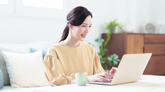 旧姓で働く女性のイメージ
