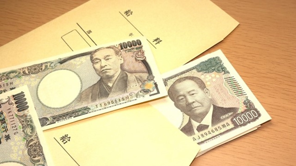 給料袋と１万円札