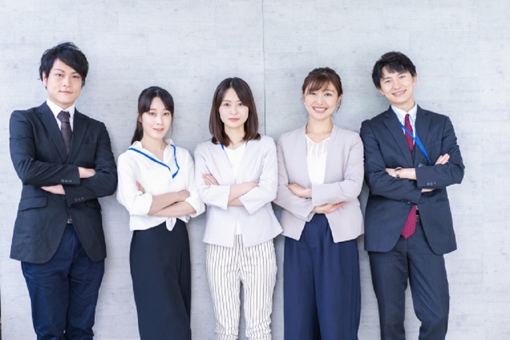 ずらりと並ぶ中途採用の求人担当者