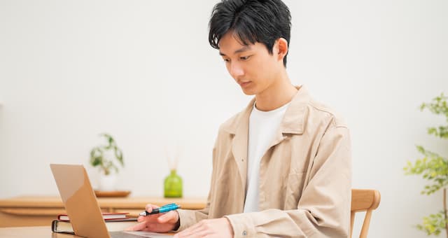 来春大学入学を控える高校生のイメージ