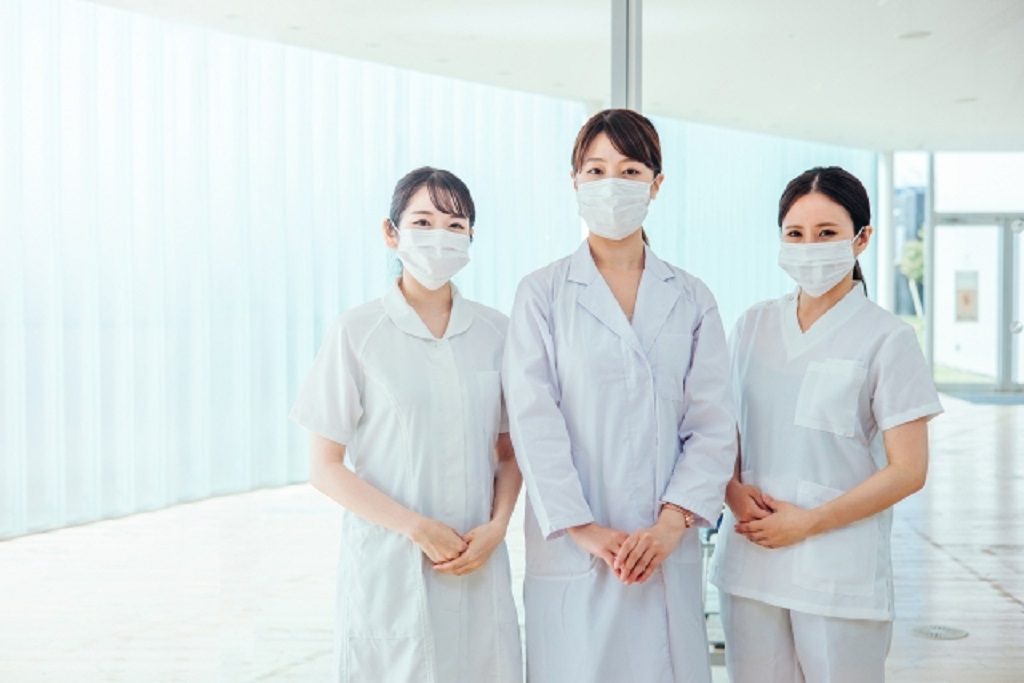 看護師の女性3名