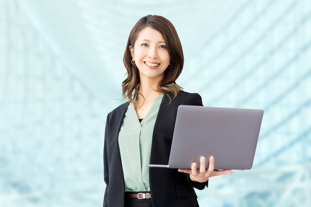 採用担当のプロとして働いている女性