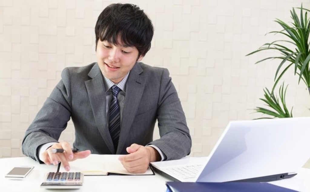 労務管理を行う様子を表現