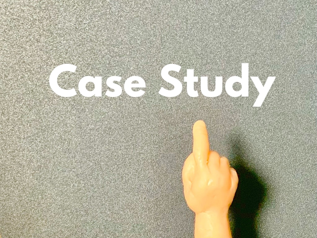 指の先にCase Studyの文字