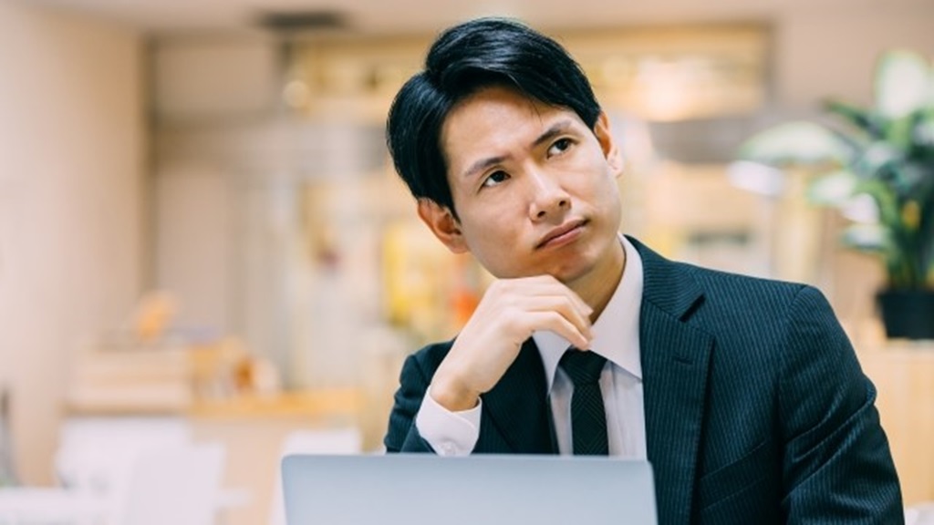 業務効率を考える採用担当者の様子