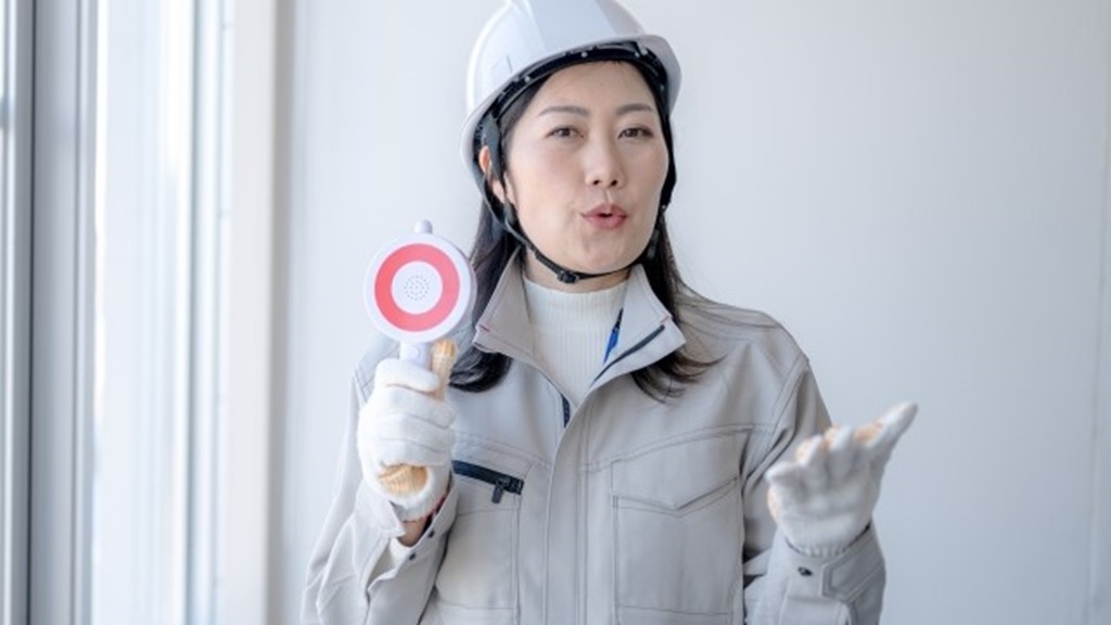 採用率向上でご機嫌な現場担当の様子をイメージ