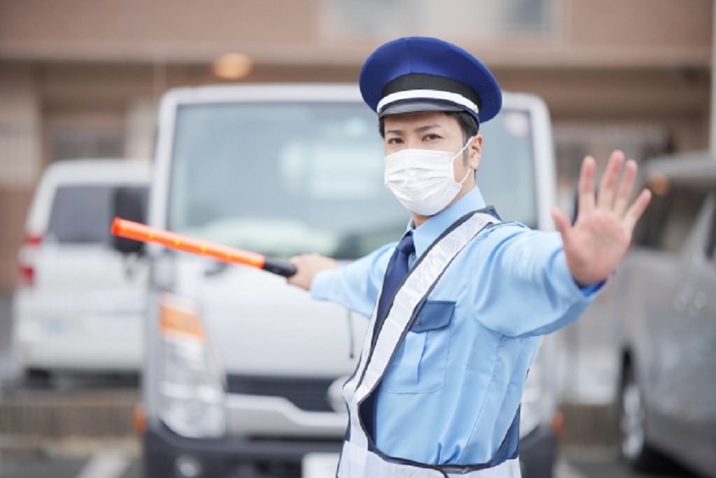 働く警備員の様子