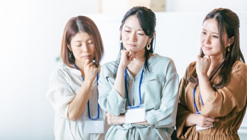 会社に対して不満を持つ従業員たち