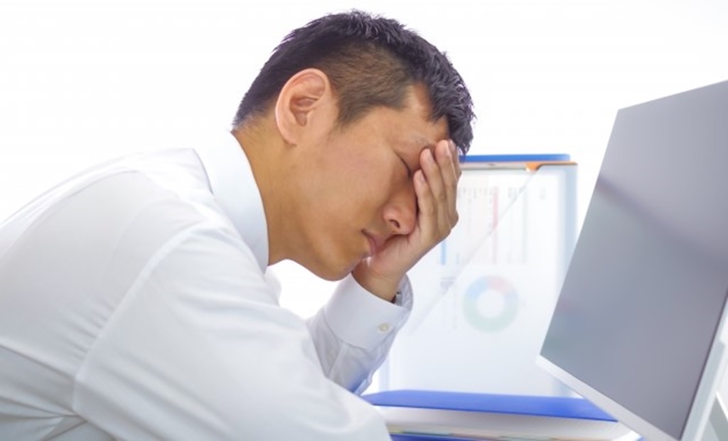 疲れすぎている男性社員