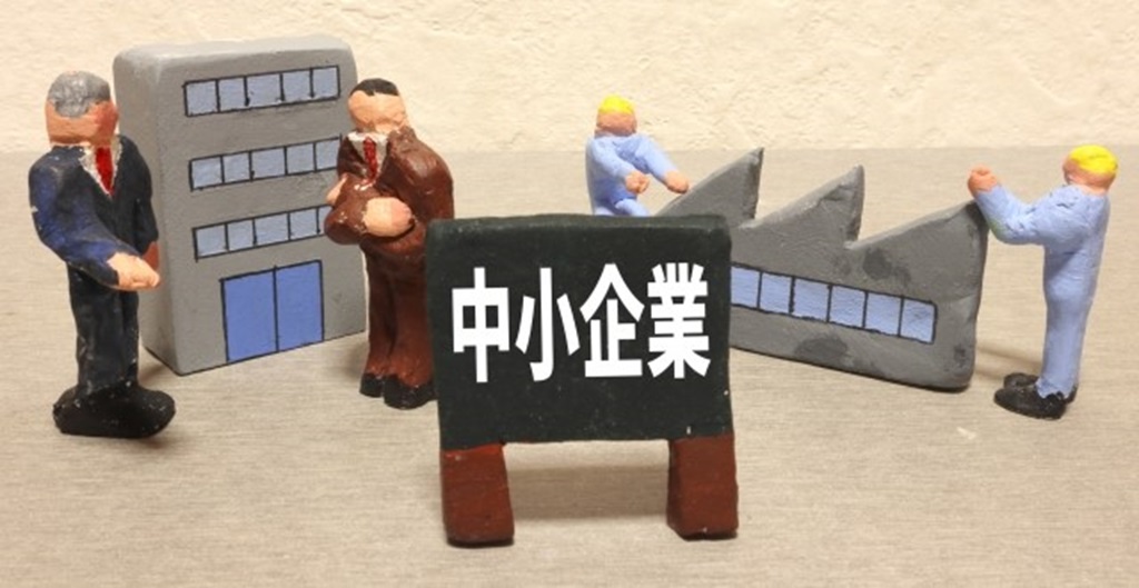 中小企業を巡る様子を粘土で表現