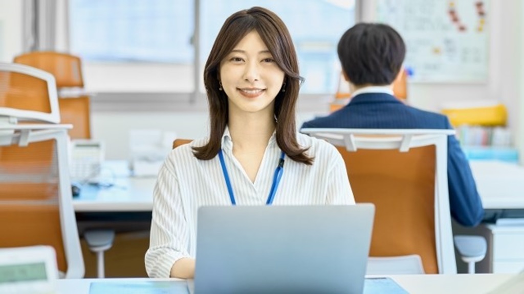 派遣で入社した女性をイメージ