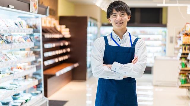 スーパーで働く従業員のイメージ
