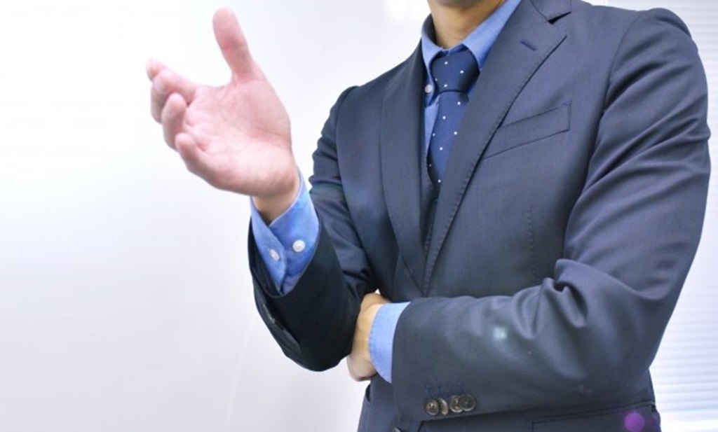 異動を伝える様子