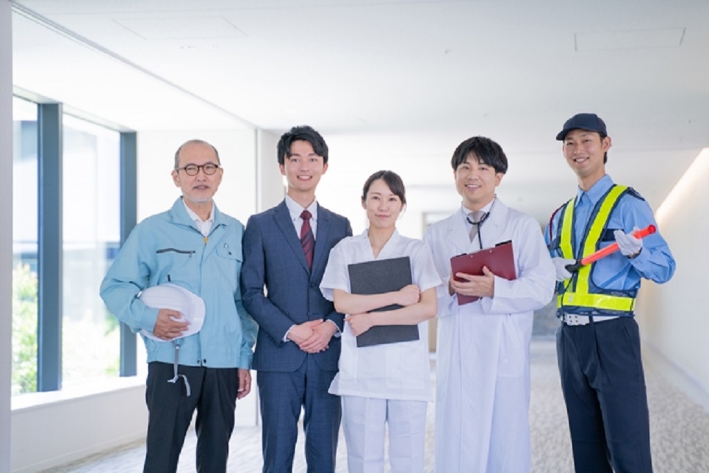各業界で働く人たちを紹介