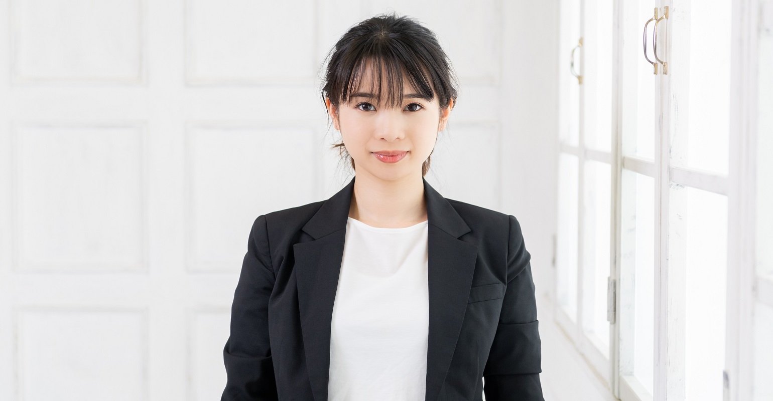 採用ホームページで従業員の顔写真を掲載することは、企業文化の透明性を示す一方でリスクも伴います。本記事ではリスクそのものについてはもちろん、極力、問題が起きないよう具体的な対策も解説。求職者に安心感を与えつつ、個人情報の保護にも配慮した採用活動を行うにはどうすればよいのか。ぜひ、ご一読いただけますと幸いです。